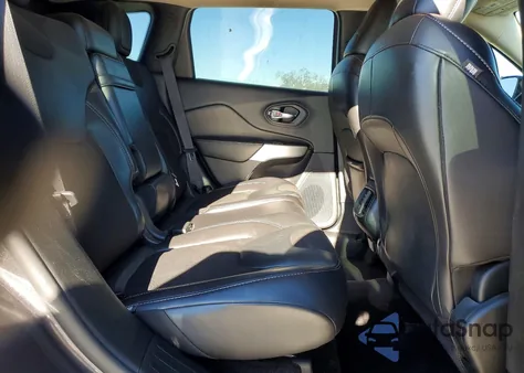 2018 Jeep Cherokee Latitude Plus z USA, uszkodzony, nr VIN 1C4PJLLB8JD509757